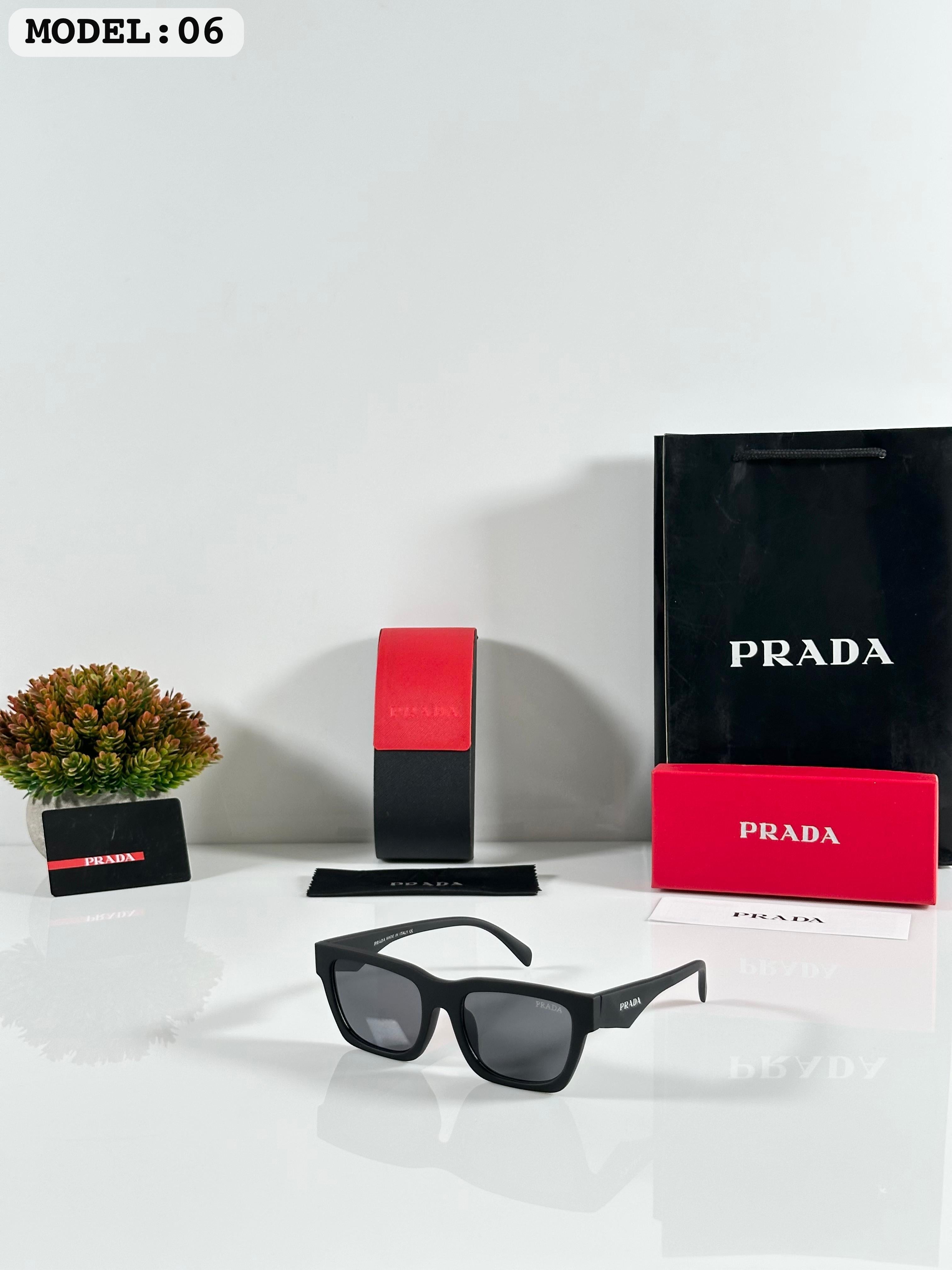 Pra/da 06 Black