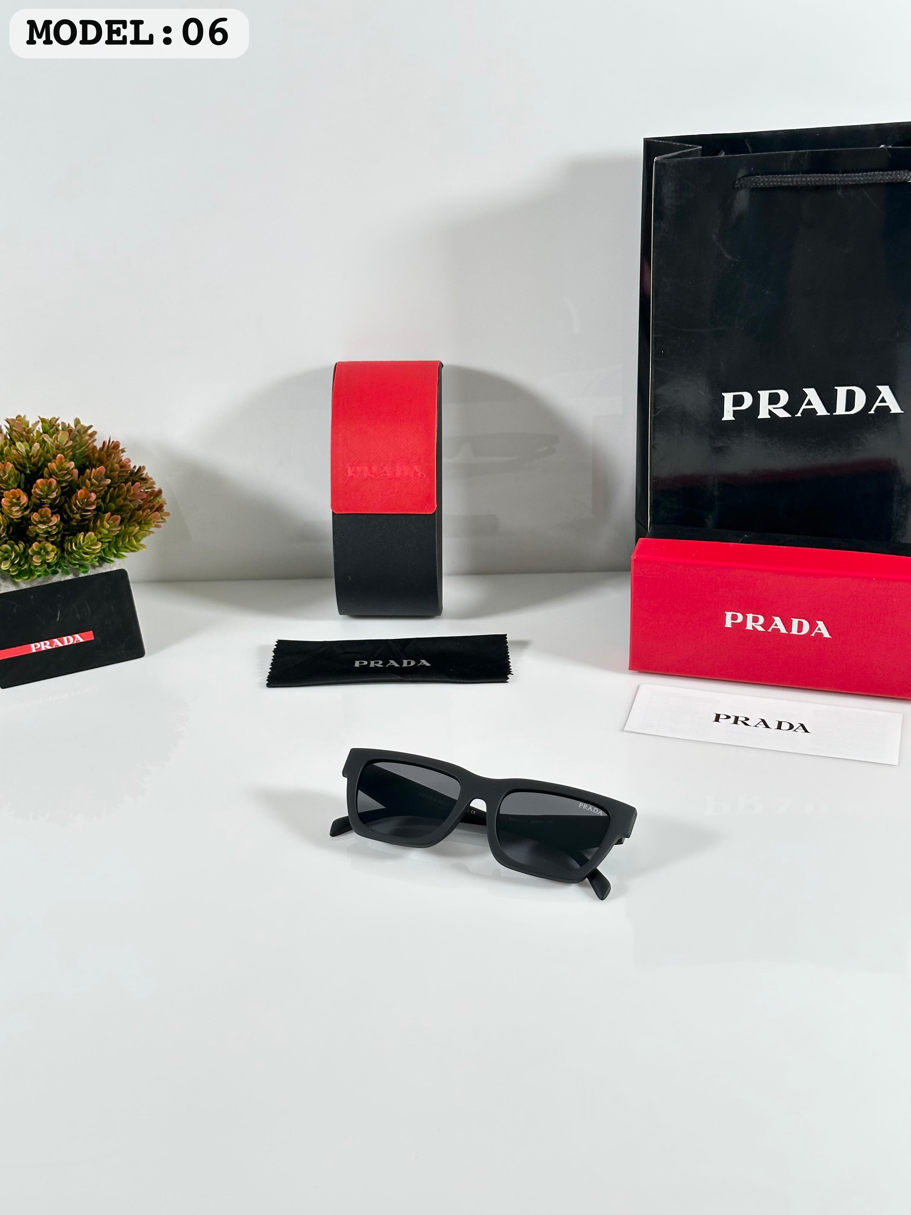 Pra/da 06 Black